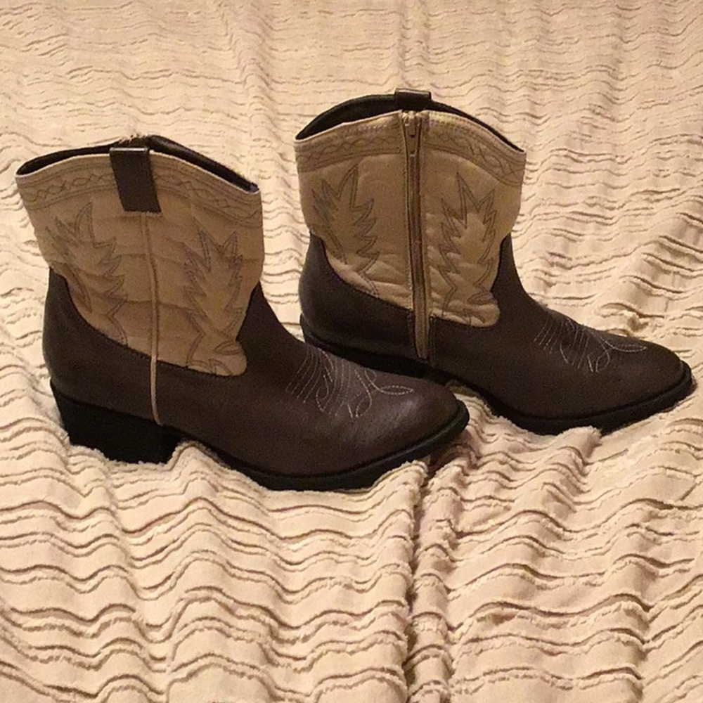 A pair of short cowboy boots.